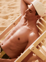 depilacja laserowa ruda śląska mężczyzna na leżaku